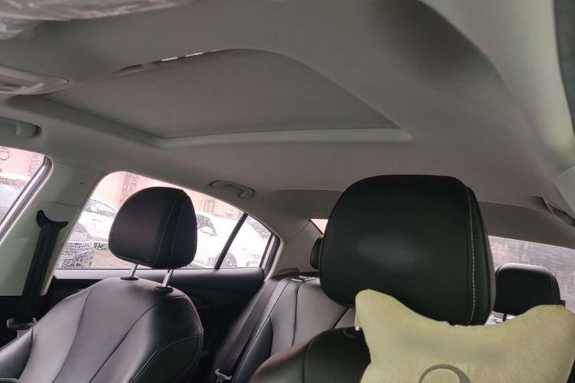 Used Roewe i5 2020 1.5L Automatic 4G Connect Luxury Flagship Edition Headliner