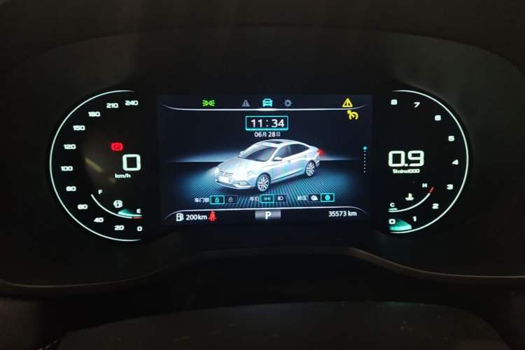 Used Roewe i5 2020 1.5L Automatic 4G Connect Luxury Flagship Edition Instrument Cluster