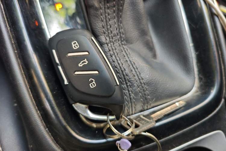 Used Roewe i5 2020 1.5L Automatic 4G Connect Luxury Flagship Edition Interior 1