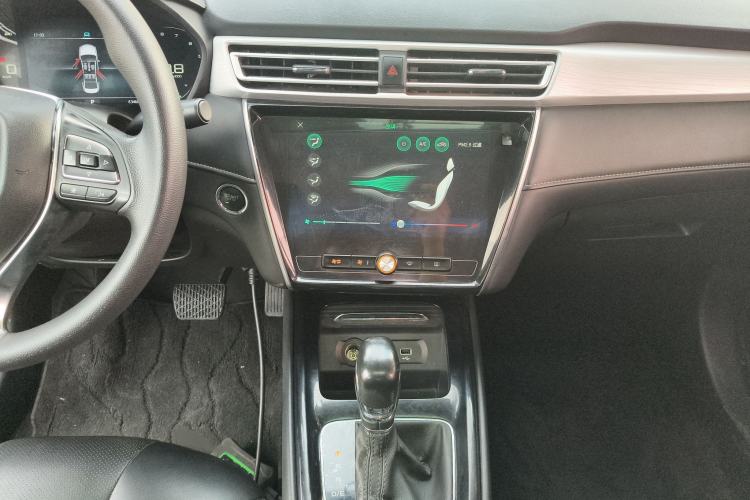 Used Roewe i5 2020 1.5L Automatic 4G Connect Luxury Flagship Edition Interior 1
