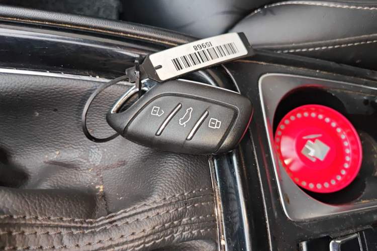 Used Roewe i5 2020 1.5L Automatic 4G Connect Luxury Flagship Edition Interior 1