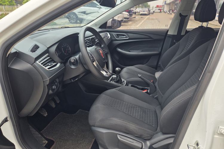 Used Roewe i5 2020 1.5L Manual 4G Connect Luxury Edition Interior 1