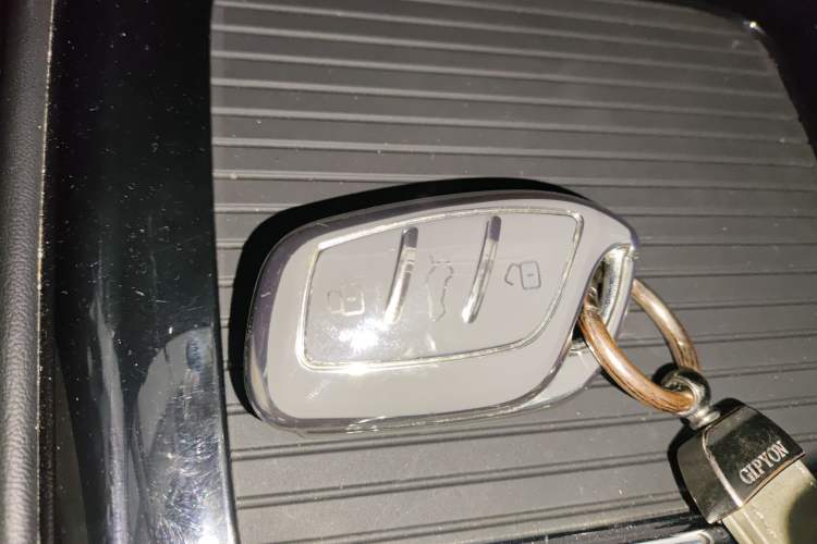 Used Roewe i5 2020 1.5L Automatic 4G Connect Luxury Flagship Edition Interior 1