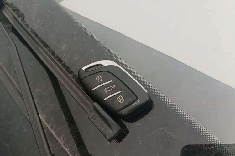 Used Roewe i5 2020 1.5L Manual 4G Connect Leehao Flagship Edition Interior 1