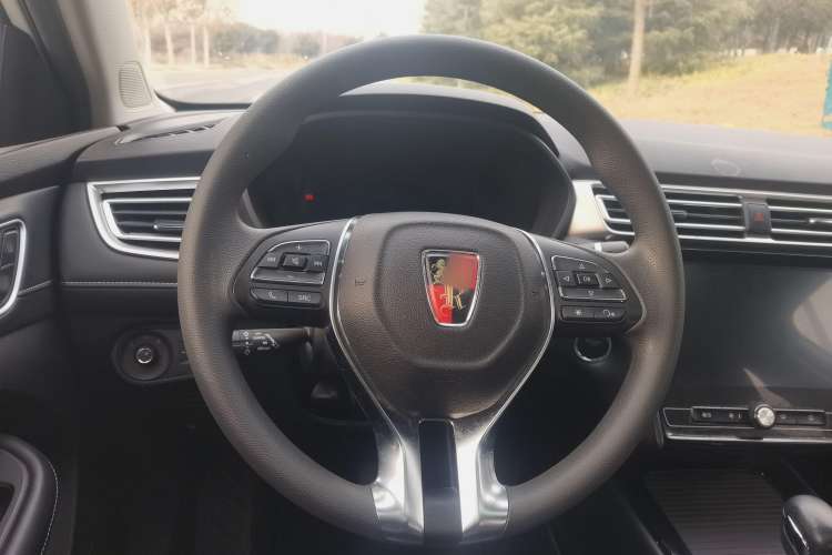 Used Roewe i5 2020 1.5L Automatic 4G Connect Luxury Flagship Edition Interior 1
