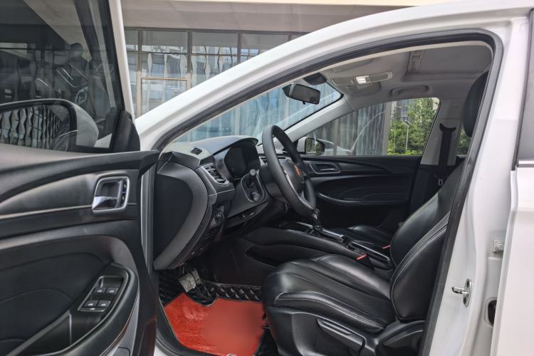 Used Roewe i5 2020 1.5L Automatic 4G Connect Luxury Flagship Edition Interior 1