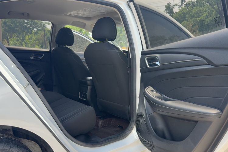 Used Roewe i5 2020 1.5L Automatic 4G Connected Linghao Edition Interior 1