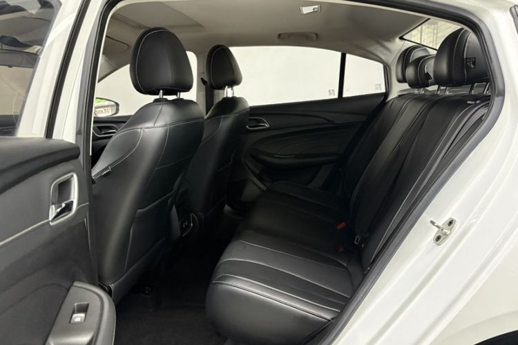 Used Roewe i5 2020 1.5L Automatic 4G Connect Luxury Flagship Edition Interior 10