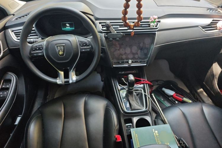 Used Roewe i5 2020 1.5L Automatic 4G Connect Luxury Flagship Edition Interior 2