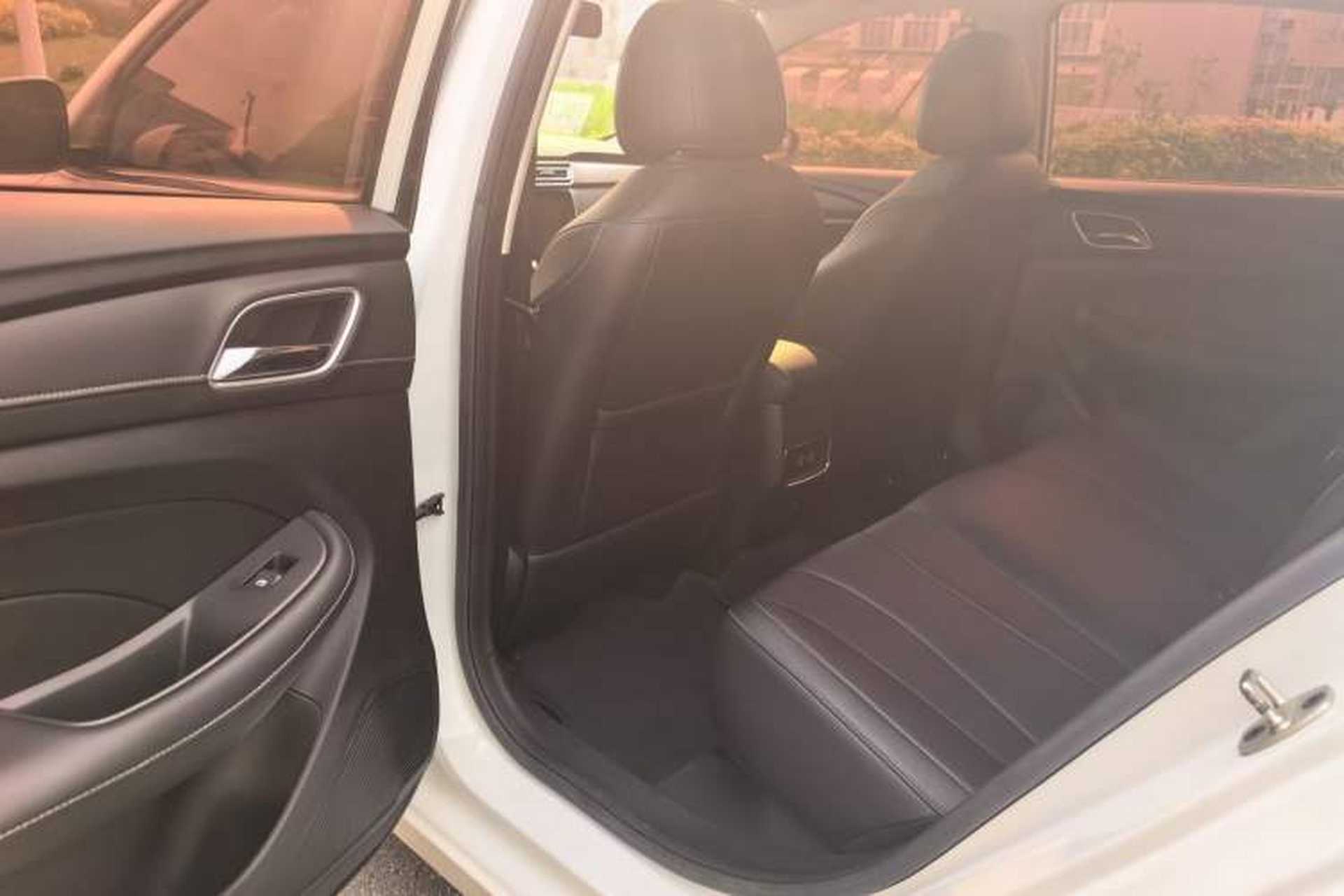 Used Roewe i5 2020 1.5L Automatic 4G Connect Luxury Flagship Edition Interior 2