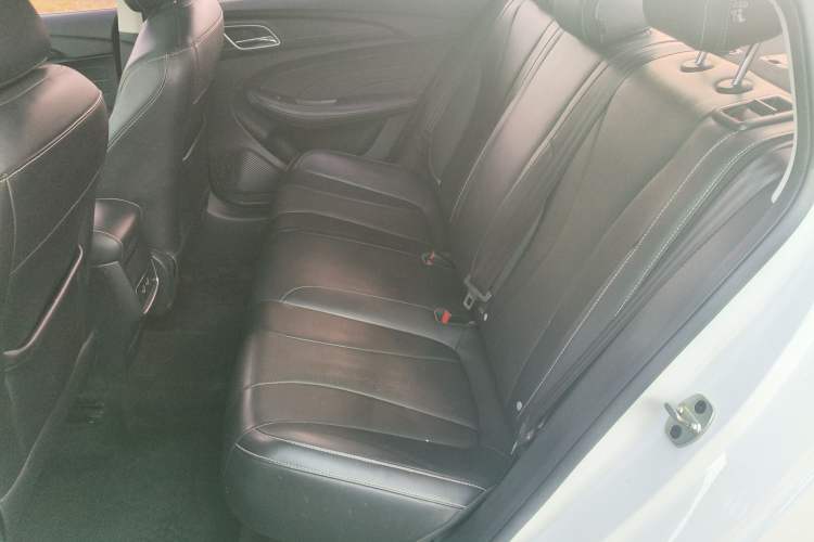 Used Roewe i5 2020 1.5L Automatic 4G Connect Luxury Flagship Edition Interior 2