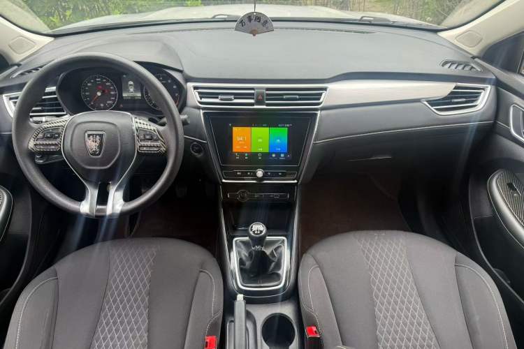 Used Roewe i5 2020 1.5L Manual 4G Connect Luxury Edition Interior 2