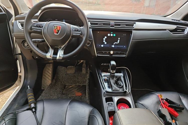 Used Roewe i5 2020 1.5L Automatic 4G Connect Luxury Flagship Edition Interior 2