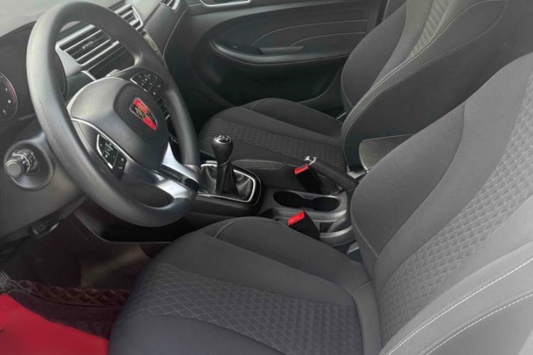 Used Roewe i5 2020 1.5L Manual 4G Connect Luxury Edition Interior 2