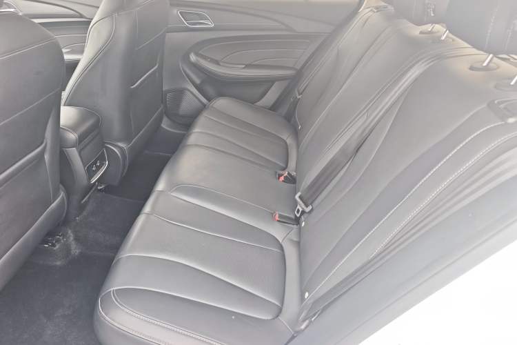 Used Roewe i5 2020 1.5L Automatic 4G Connect Luxury Flagship Edition Interior 2