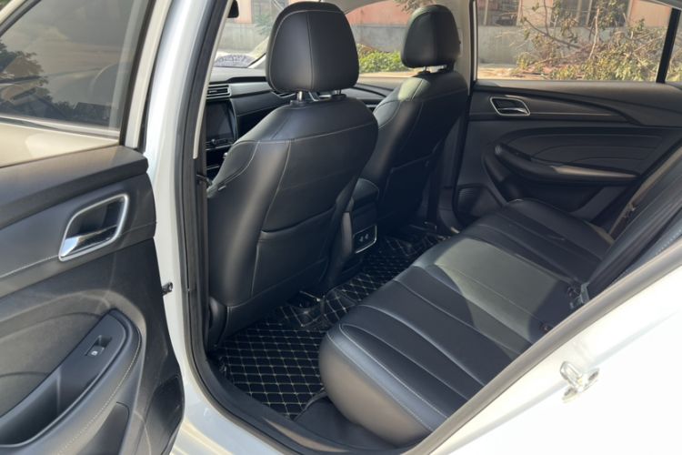 Used Roewe i5 2020 1.5L Automatic 4G Connect Luxury Flagship Edition Interior 2