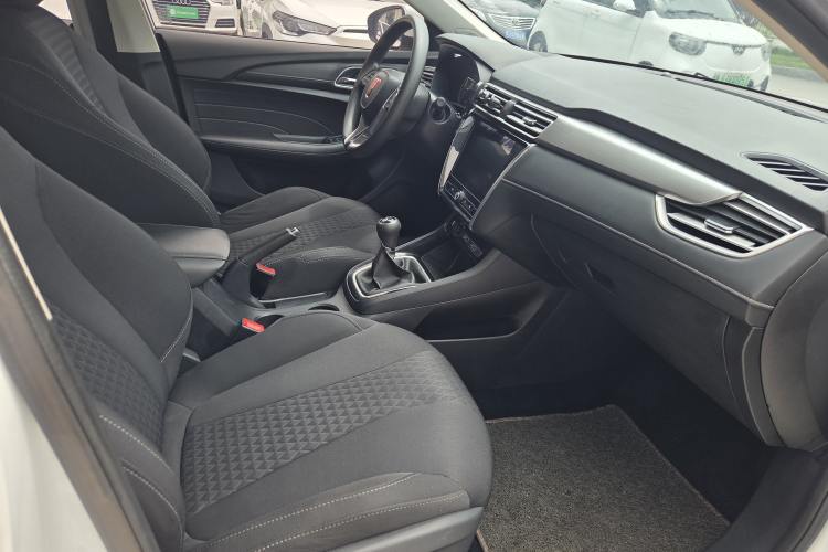 Used Roewe i5 2020 1.5L Manual 4G Connect Luxury Edition Interior 2