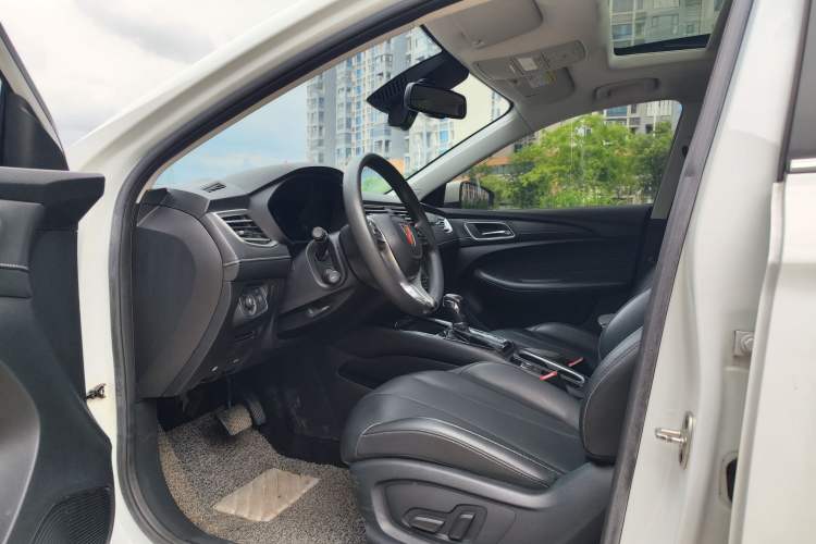 Used Roewe i5 2020 1.5L Automatic 4G Connected Leading Intelligent Driving Edition Interior 2