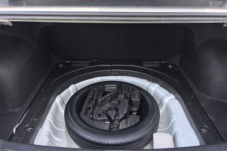 Used Roewe i5 2020 1.5L Manual 4G Connect Leehao Flagship Edition Interior 2