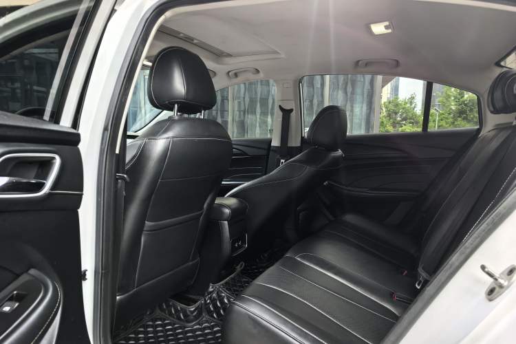 Used Roewe i5 2020 1.5L Automatic 4G Connect Luxury Flagship Edition Interior 2