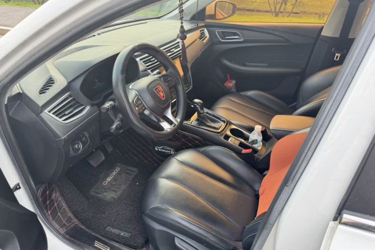 Used Roewe i5 2020 1.5L Automatic 4G Connect Luxury Flagship Edition Interior 2
