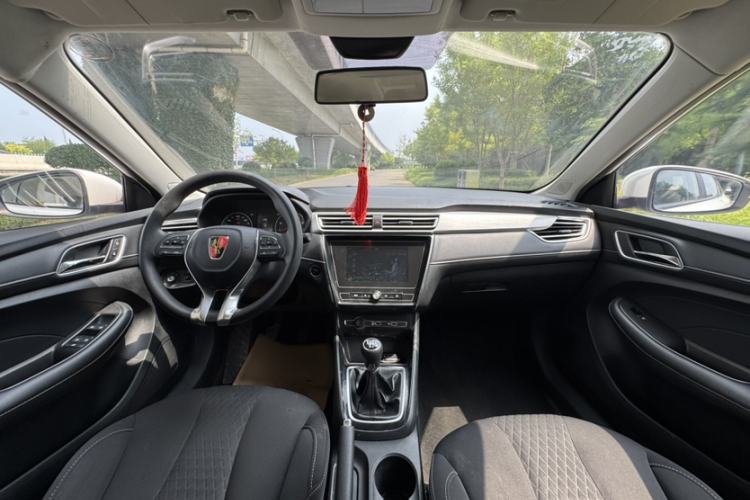 Used Roewe i5 2020 1.5L Manual 4G Connect Luxury Edition Interior 2