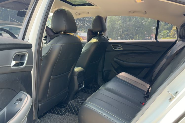 Used Roewe i5 2020 1.5L Manual 4G Connect Leehao Flagship Edition Interior 2