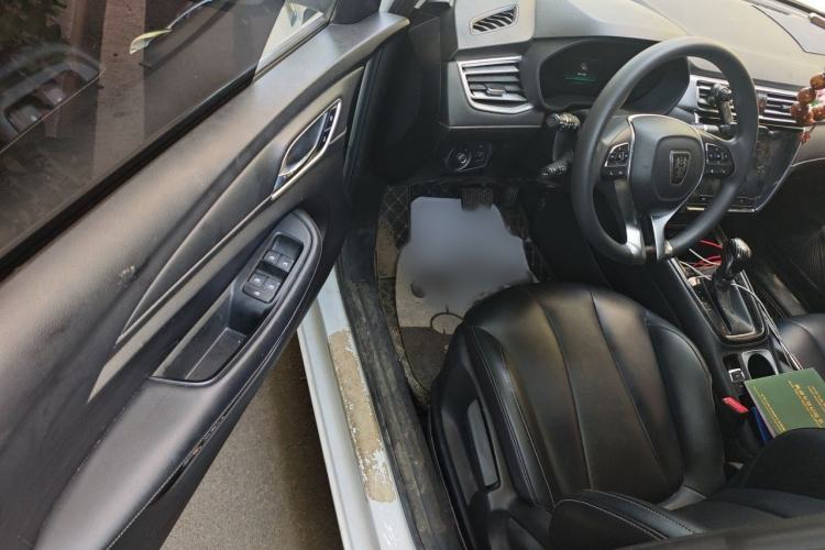 Used Roewe i5 2020 1.5L Automatic 4G Connect Luxury Flagship Edition Interior 3