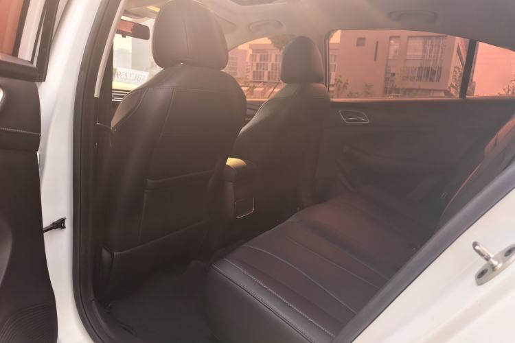 Used Roewe i5 2020 1.5L Automatic 4G Connect Luxury Flagship Edition Interior 3