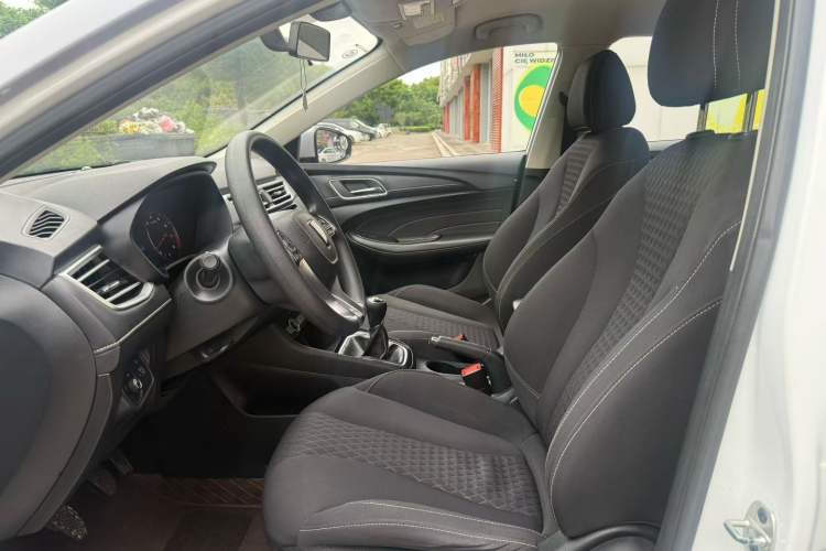 Used Roewe i5 2020 1.5L Manual 4G Connect Luxury Edition Interior 3