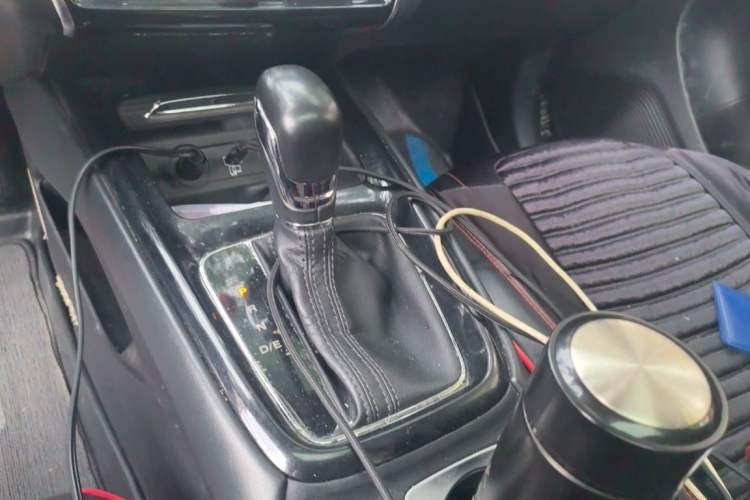Used Roewe i5 2020 1.5L Automatic 4G Connect Luxury Flagship Edition Interior 3