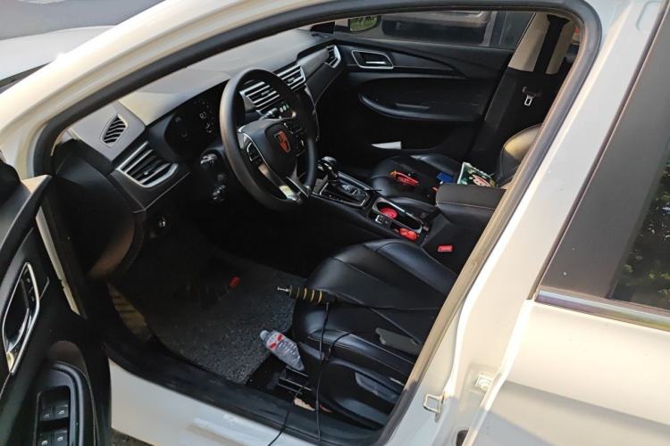 Used Roewe i5 2020 1.5L Automatic 4G Connect Luxury Flagship Edition Interior 3