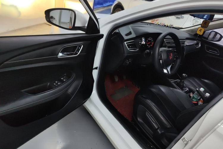Used Roewe i5 2020 1.5L Manual 4G Connect Luxury Edition Interior 3