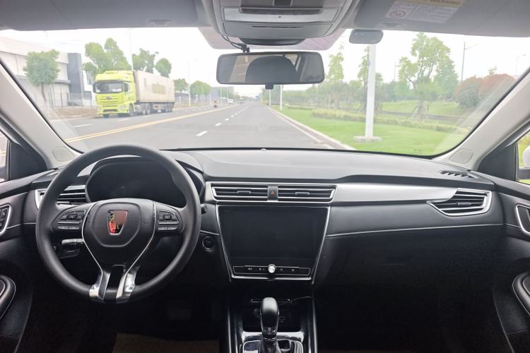 Used Roewe i5 2020 1.5L Automatic 4G Connect Luxury Flagship Edition Interior 3