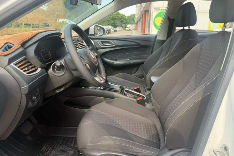 Used Roewe i5 2020 1.5L Automatic 4G Connected Linghao Edition Interior 3