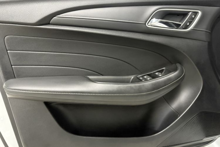 Used Roewe i5 2020 1.5L Automatic 4G Connect Luxury Flagship Edition Interior 3