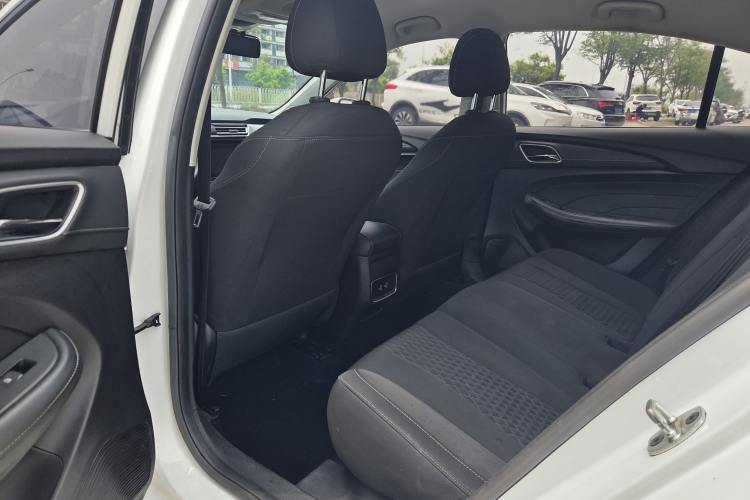 Used Roewe i5 2020 1.5L Manual 4G Connect Luxury Edition Interior 3