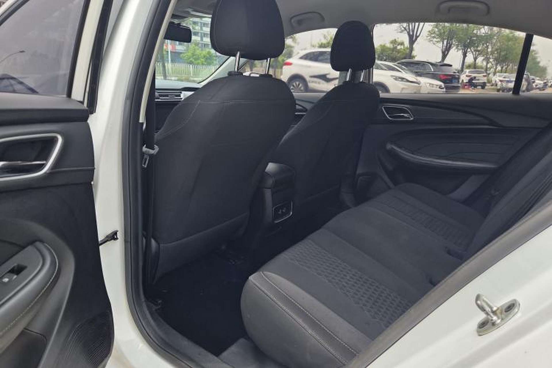 Used Roewe i5 2020 1.5L Manual 4G Connect Luxury Edition Interior 3