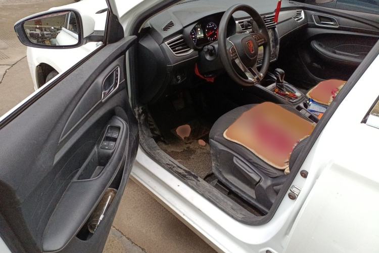 Used Roewe i5 2020 1.5L Automatic 4G Connected Linghao Edition Interior 3