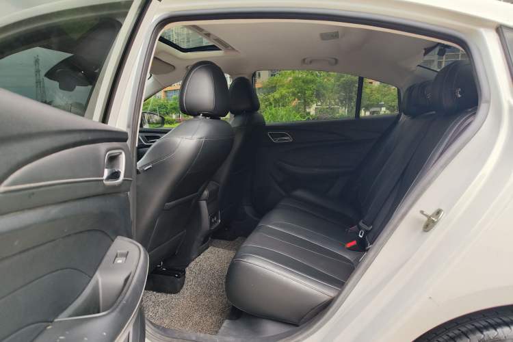 Used Roewe i5 2020 1.5L Automatic 4G Connected Leading Intelligent Driving Edition Interior 3