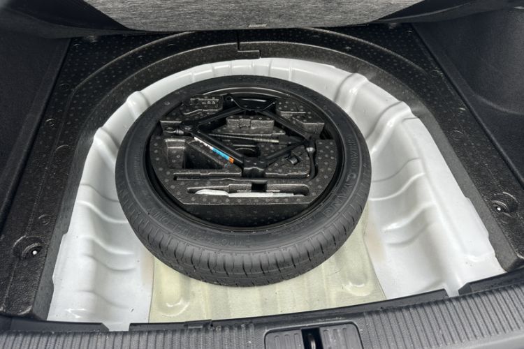 Used Roewe i5 2020 1.5L Manual 4G Connect Leehao Flagship Edition Interior 3