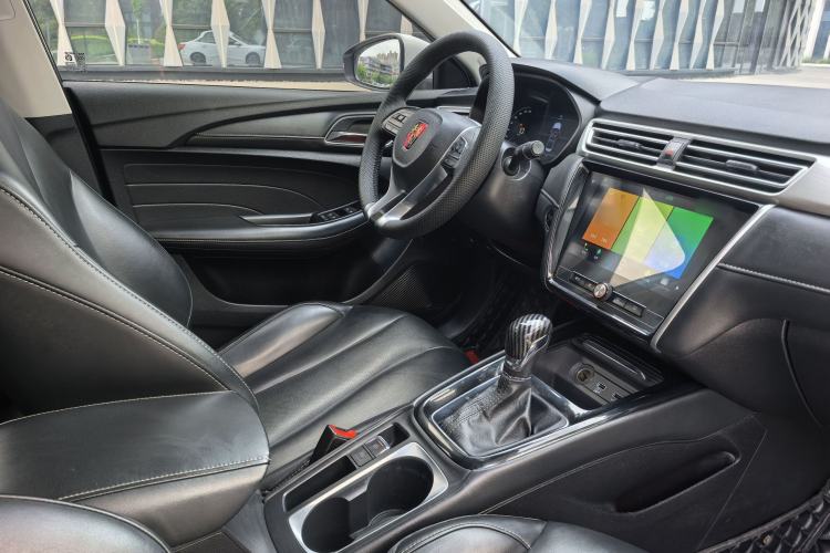 Used Roewe i5 2020 1.5L Automatic 4G Connect Luxury Flagship Edition Interior 3