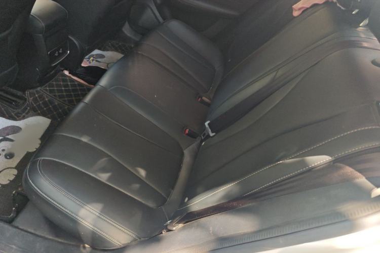 Used Roewe i5 2020 1.5L Automatic 4G Connect Luxury Flagship Edition Interior 4
