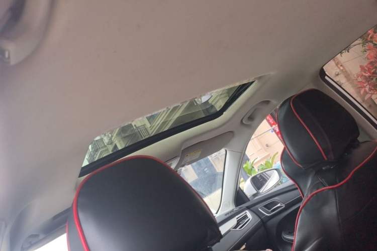 Used Roewe i5 2020 1.5L Automatic 4G Connect Luxury Flagship Edition Interior 4