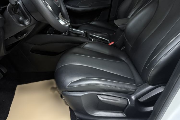 Used Roewe i5 2020 1.5L Automatic 4G Connect Luxury Flagship Edition Interior 4