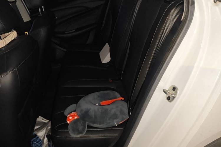 Used Roewe i5 2020 1.5L Automatic 4G Connect Luxury Flagship Edition Interior 4