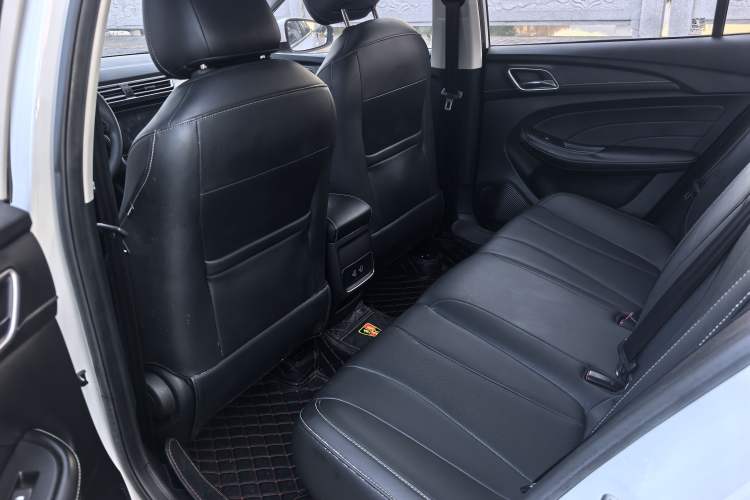 Used Roewe i5 2020 1.5L Manual 4G Connect Leehao Flagship Edition Interior 4