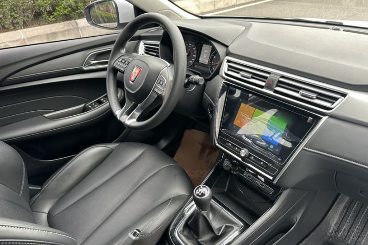 Used Roewe i5 2020 1.5L Manual 4G Connect Leehao Flagship Edition Interior 4