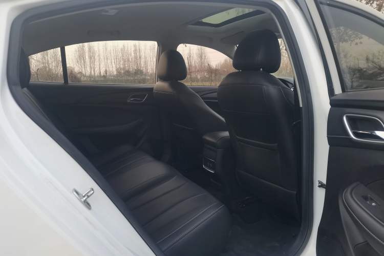 Used Roewe i5 2020 1.5L Automatic 4G Connect Luxury Flagship Edition Interior 4