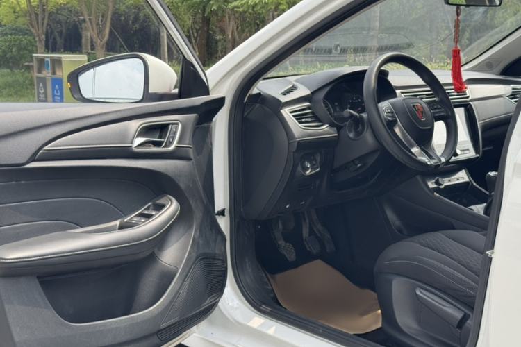Used Roewe i5 2020 1.5L Manual 4G Connect Luxury Edition Interior 4